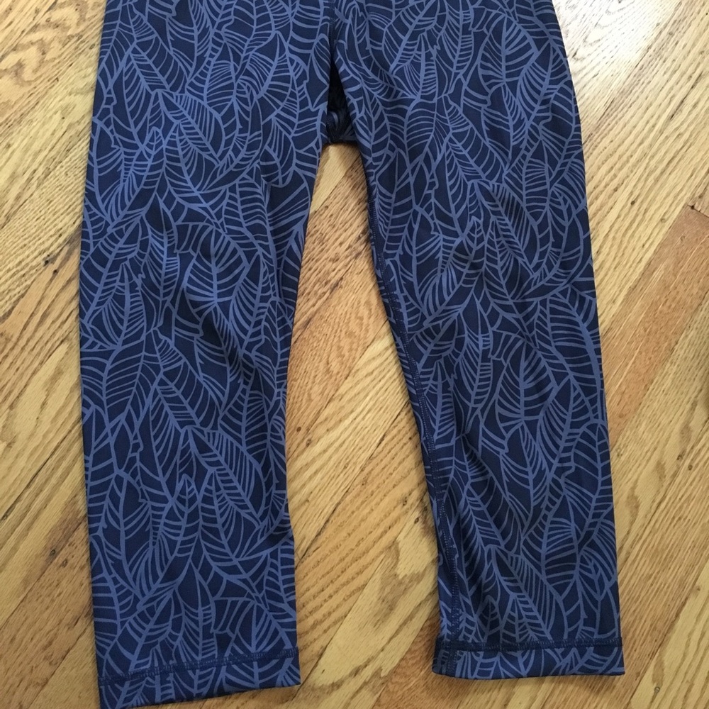 Lululemon wunder under low rise crops